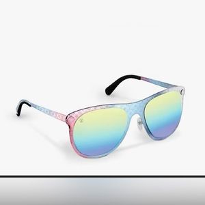 Louis Vuitton Sunglasses in silver and iridescent colors